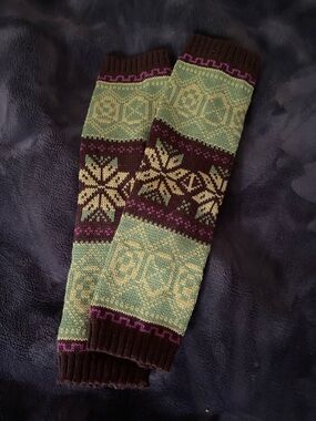 Knit Snowflake Pattern Leg Warmers in Green & Brown